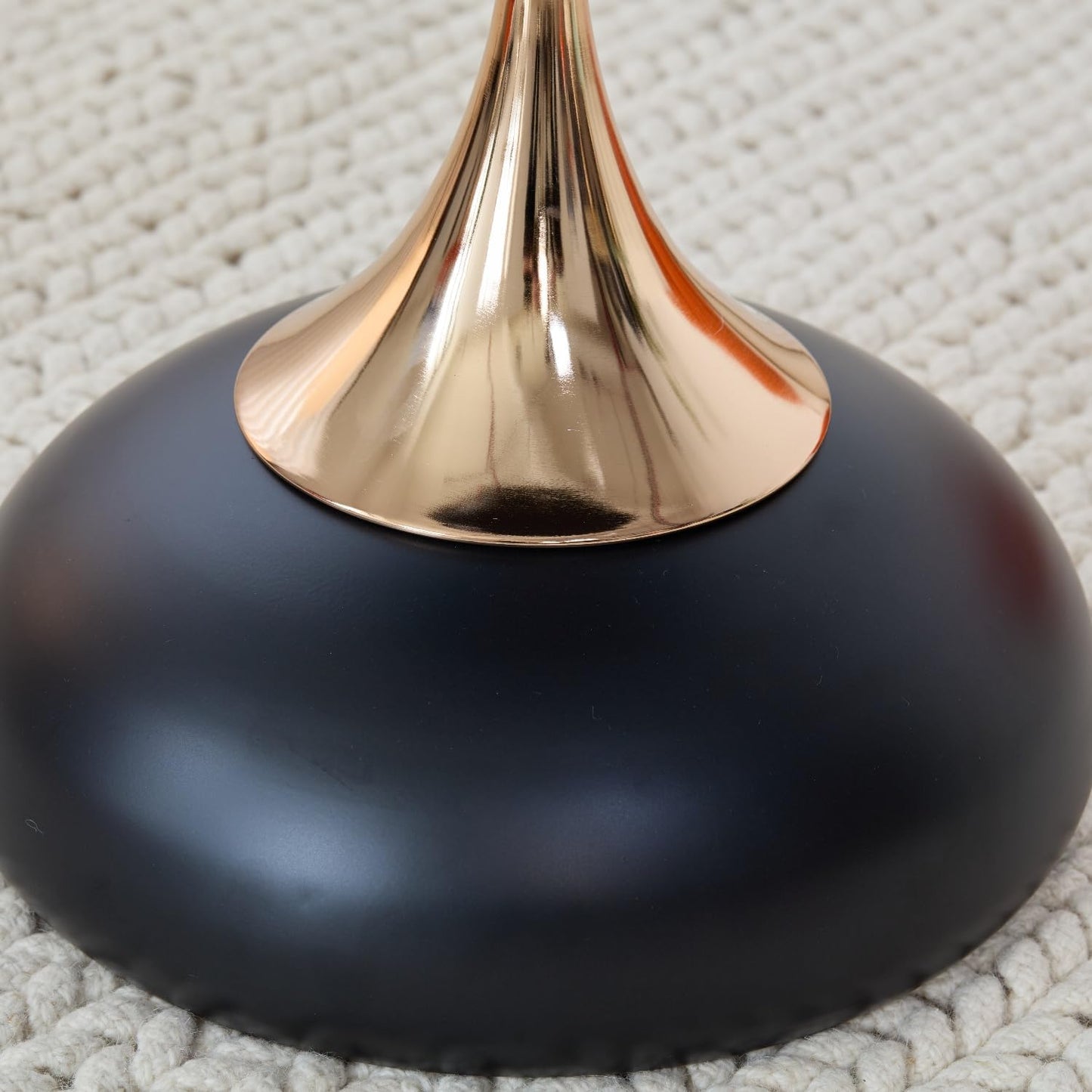 Modern Round Side Table with Gold Pedestal Base, Black Metal Top, Accent End Table for Living Room (Black)