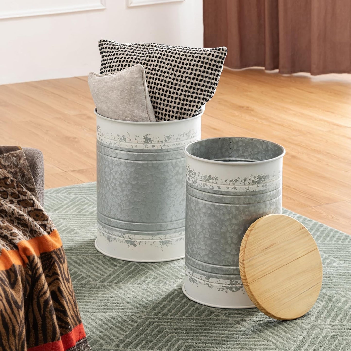 Glitzhome Farmhouse Accent Side Table, Metal Storage Stool Ottoman with Round Lid - Galvanized Coffee Cocktail End Tables Set of 2 for Living Room Bedroom, Distressed White