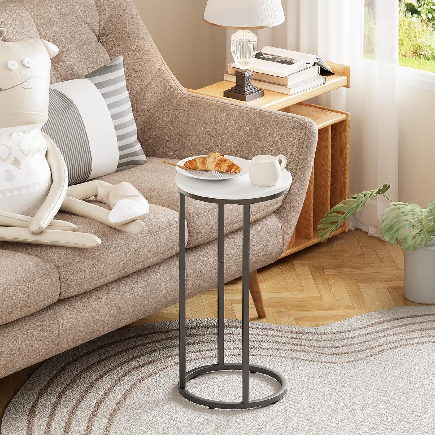 C Shaped End Table, Couch Side Tables for Living Room, Round Sofa End Table with Metal Frame, Small Wooden Snack Table for Bedroom, Small Spaces, Easy Assembly (Black)