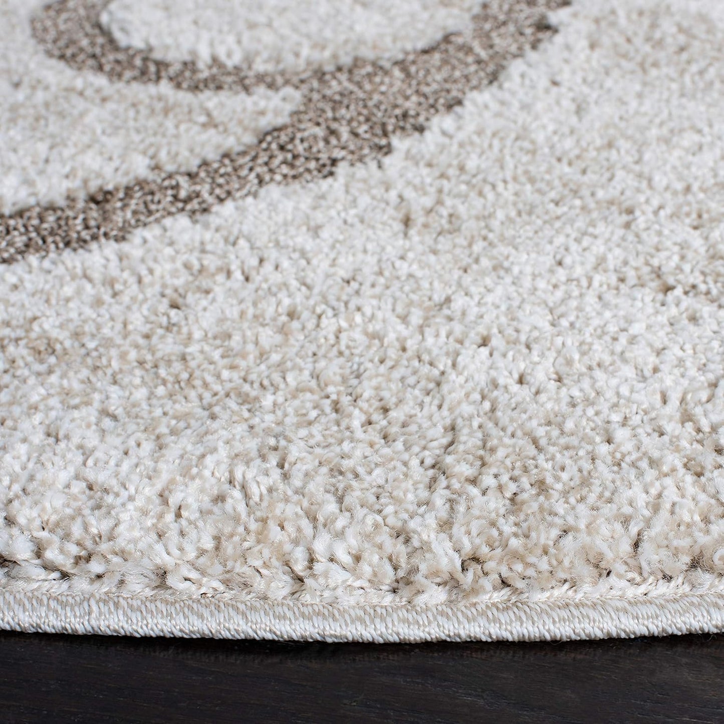 SAFAVIEH Florida Shag Collection Area Rug - 6'7" Round, Ivory & Beige, Scroll Design, Non-Shedding & Easy Care, 1.2-inch Thick Ideal for High Traffic Areas in Living Room, Bedroom (SG455-13LT)