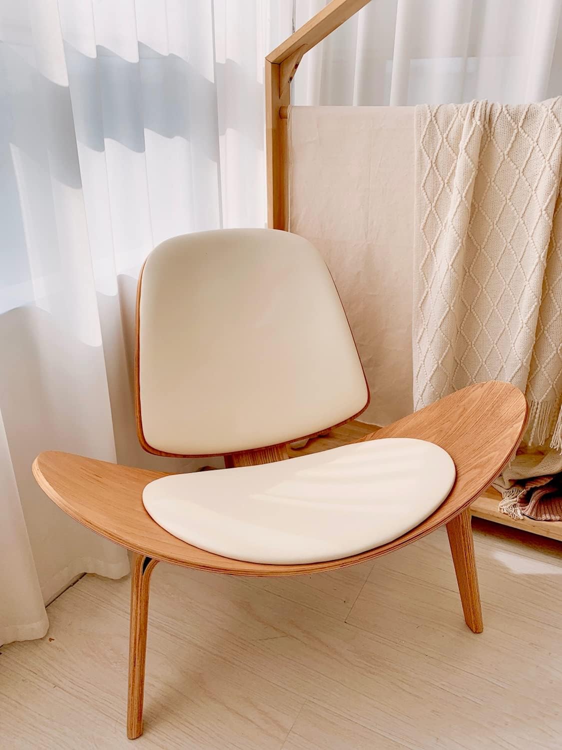 Hans Wegner Style Three- Legged Shell Chair Ash Plywood White Faux Leather Accent Chair Living Room Furniture Mid-Century Modern Shell Chair (Wood Color-White)