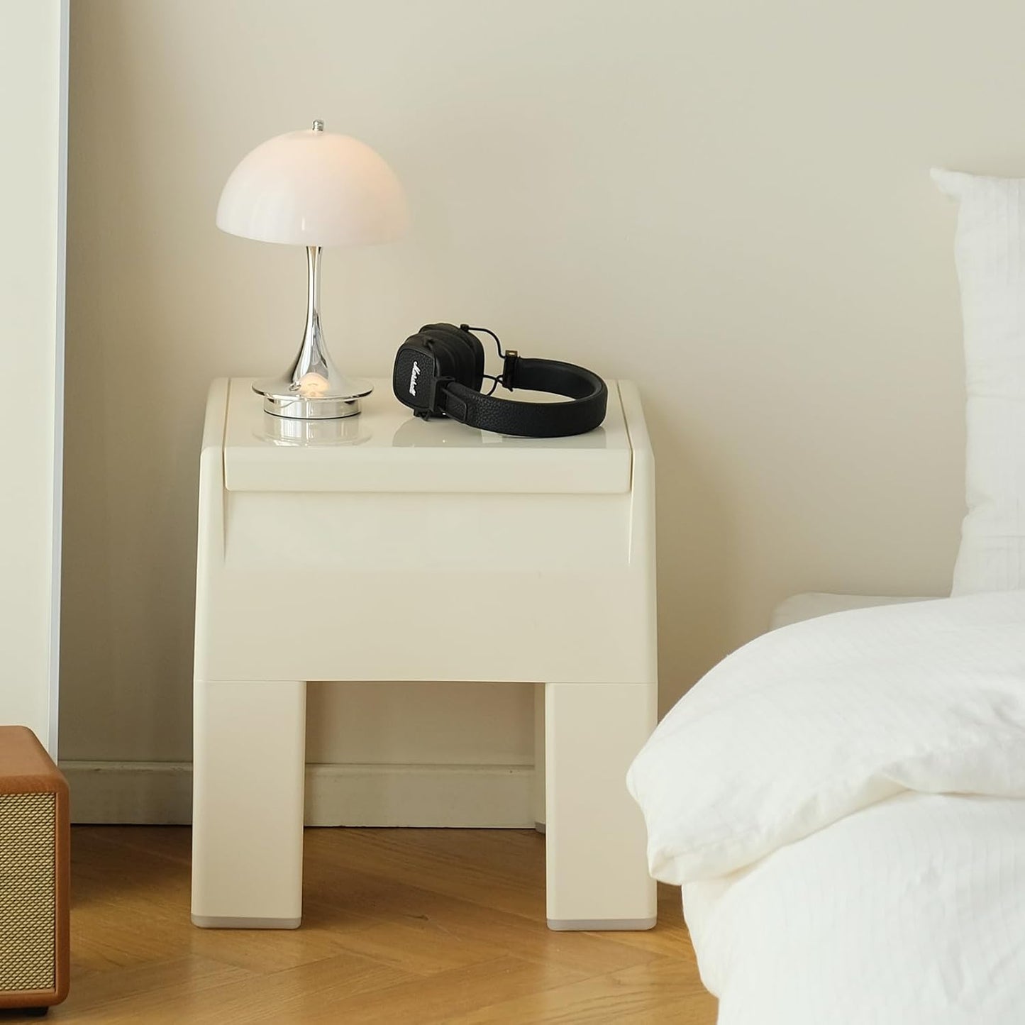 Nightstand Bedside with Storage Space, Multifunctional Colorful Plastic End Table Small Side Table for Bedroom, Dorm and Small Spaces, Easy Assembly(14.7" D x 11.8" W x 15.8" H, White)