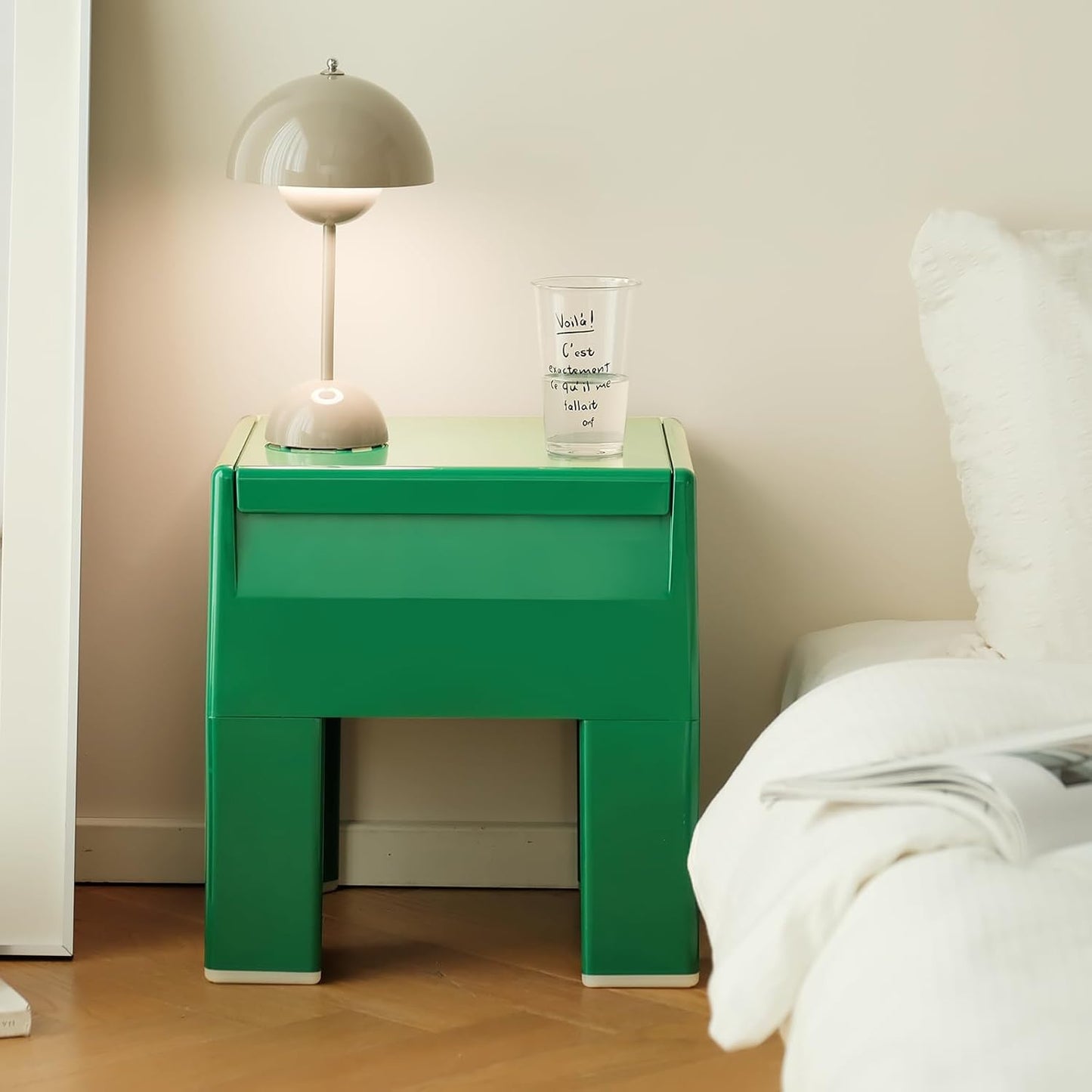 Nightstand Bedside with Storage Space, Multifunctional Colorful Plastic End Table Small Side Table for Bedroom, Dorm and Small Spaces, Easy Assembly(14.7" D x 11.8" W x 15.8" H, Green)
