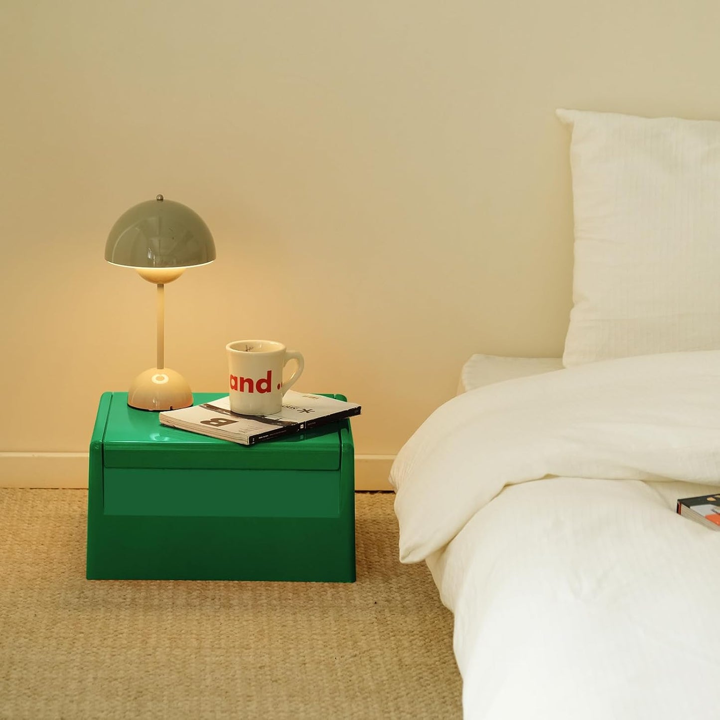 Nightstand Bedside with Storage Space, Multifunctional Colorful Plastic End Table Small Side Table for Bedroom, Dorm and Small Spaces, Easy Assembly(14.7" D x 11.8" W x 15.8" H, Green)