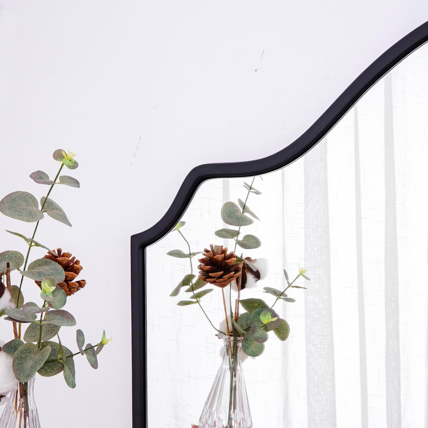 Chende Black Wall Mirror, Antique Arched Mirror for Fireplace Decor with Wooden Frame, 40'' x 28'' Elegant Scalloped Mirror for Living Room, Dining Room, Entryway