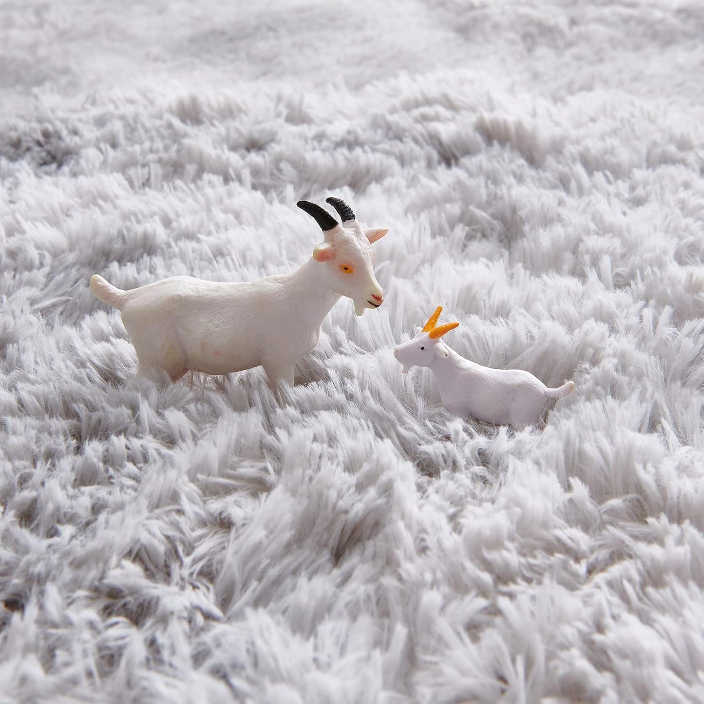 FJZFING Tie-Dyed Light Grey Round Rug Ultra-Soft Plush Modern 5x5 Circle Area Rug for Kid's Bedroom, Fluffy Shag Circular Rug for Nursery Room, Non-Slip Tie-Dyed Light Grey Rug for Teen's Room