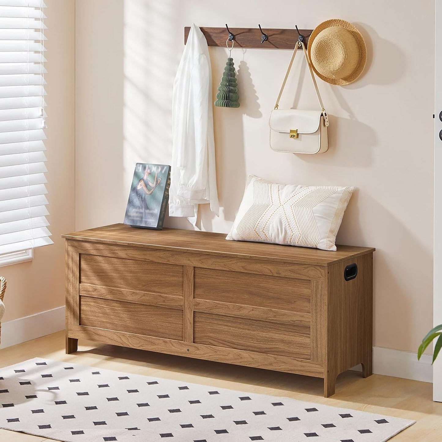 Storage Chest, 47.2” Large Toy Chest, Entryway Storage Trunk, Storage Bench with Safety Hinge, Entrance Bench for Living Room, Entrance, Bedroom, Honey Brown SCOR48901