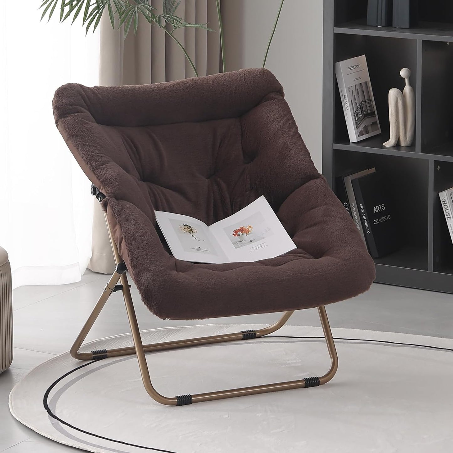 Saucer Chair, Comfy Bedroom Chairs, Oversized Folding Faux Fur Chair, Foldable Metal Frame Chair for Bedroom, Living Room, Balcony, Patio, Study, Playroom (Coffee)