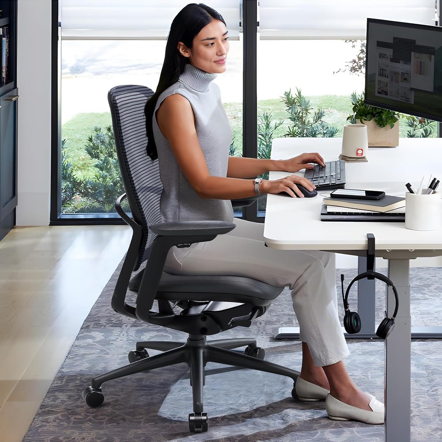 Ergonomic Office Chair Without Headrest, Genuine Leather Seat, Adjustable Seat Depth, 4D Armrests, Aluminum Alloy Base, Mesh Back, High-End Executive Desk Chair Black (Obsidian Black)