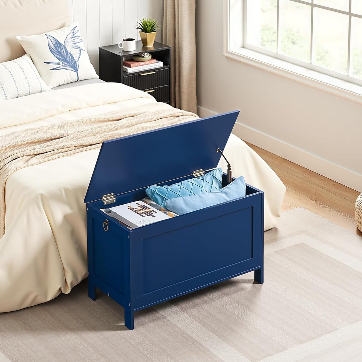 HOOBRO Toy Box, Retro Wooden Look Storage Chest with Safety Hinge, Entryway Storage Bench Supports 220 lb, 29.9 x 15.7 x 18.9 Inches Toy Chest Organizer, Easy Assembly (Blue) BU75CW01G1