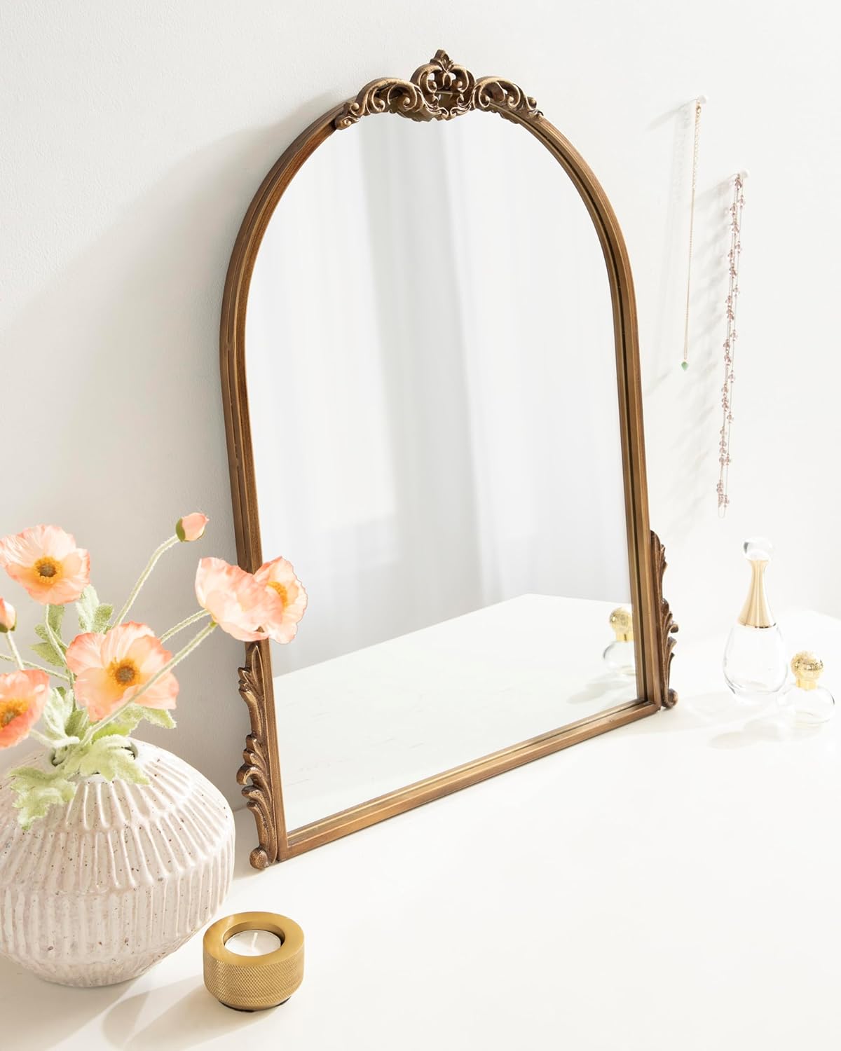 Kate and Laurel Myrcelle Traditional Arched Mirror; 21 x 26; Gold; Decorative Arch Mirror with Ornate Garland Detailing Along The Crown and Edges of The Frame