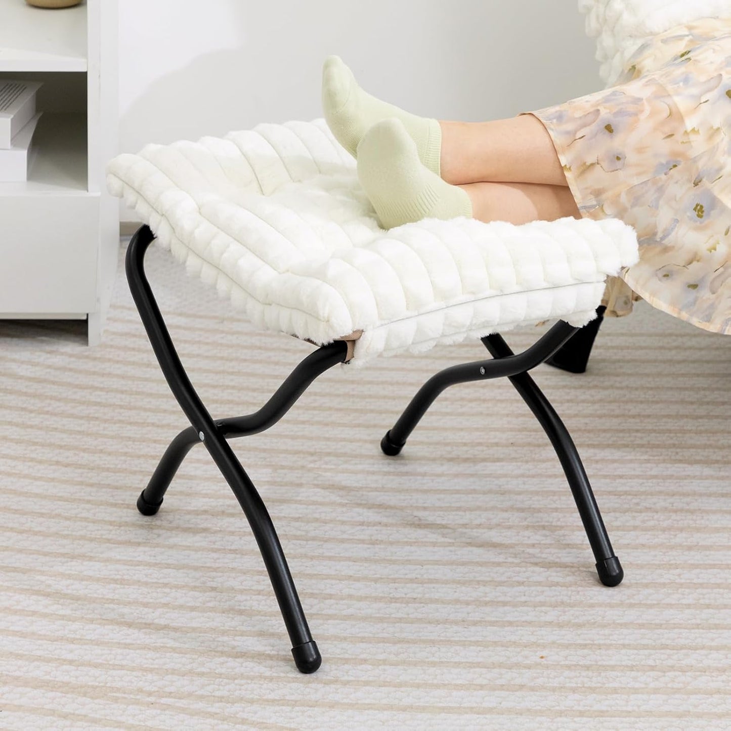HollyHOME 15"(H) Folding Footrest Stool, Upholstered Small Foldable Ottoman, Accent Padded Sofa Foot Stool for Lazy Chair, Metal Portable Foot Rest Ottoman for Living Room, Bedroom, Faux-Fur White