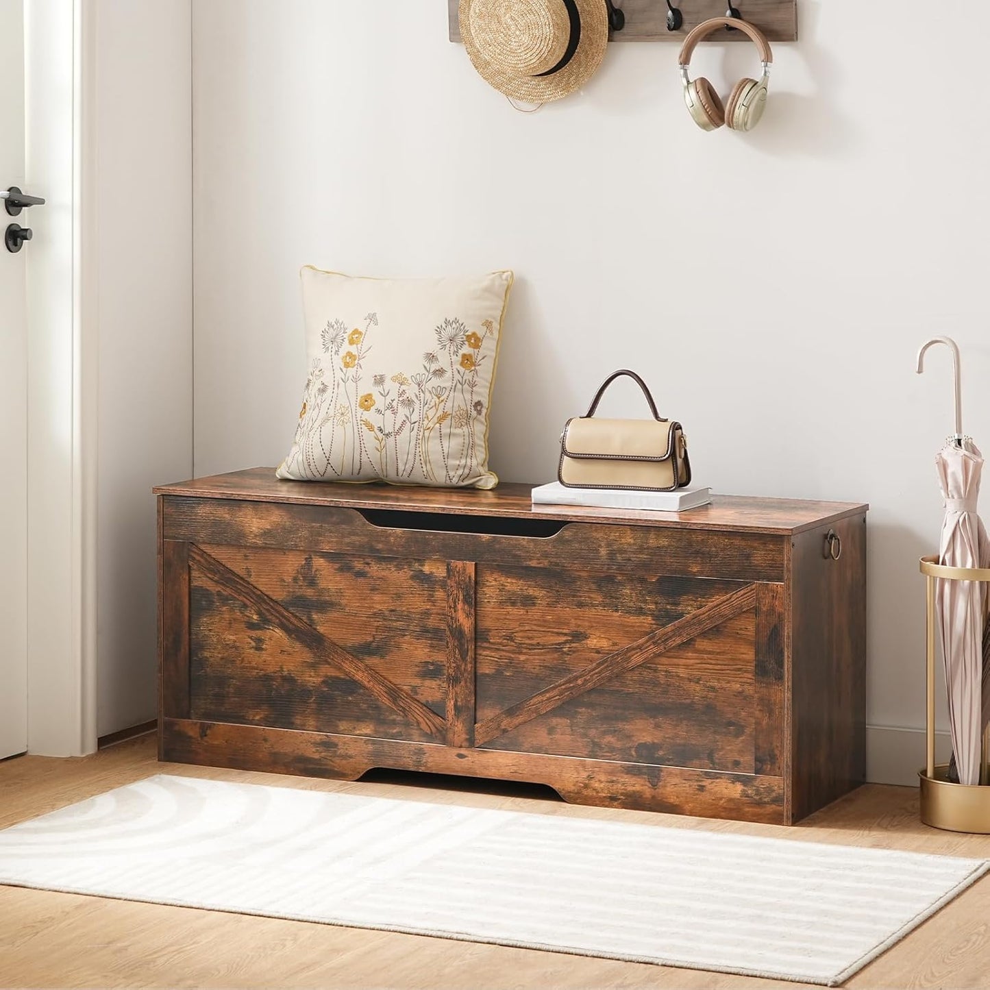 HOOBRO 47.2” Storage Chest, Retro Wooden Storage Bench with U-Shaped Cut-Out Pull, Toy Chest with Safety Hinge, Supports 220 lb and Easy Assembly for Toy Box Organizer (Rustic Brown) BF773CW01