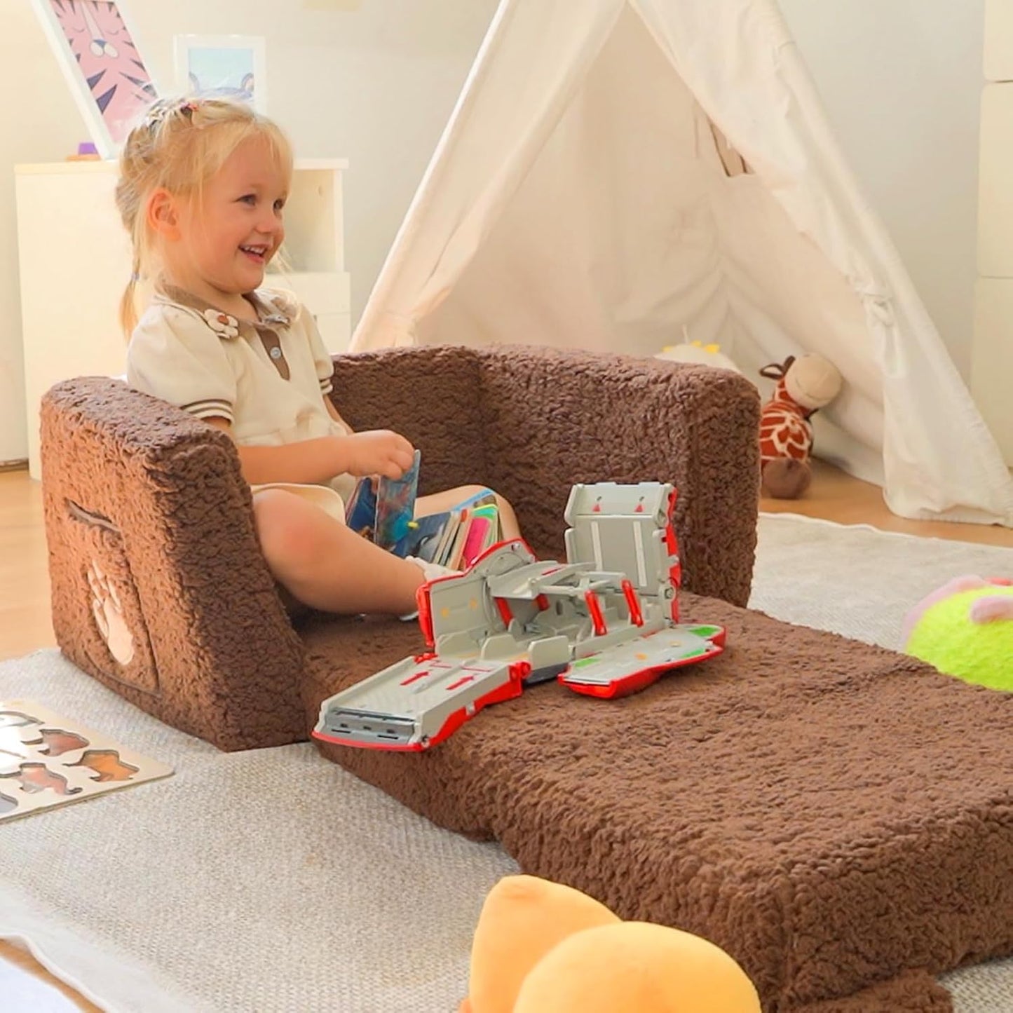 ALIMORDEN 2-in-1 Flip Out Cuddly Sherpa Toddler Couch, Convertible Sofa to Lounger, Bear