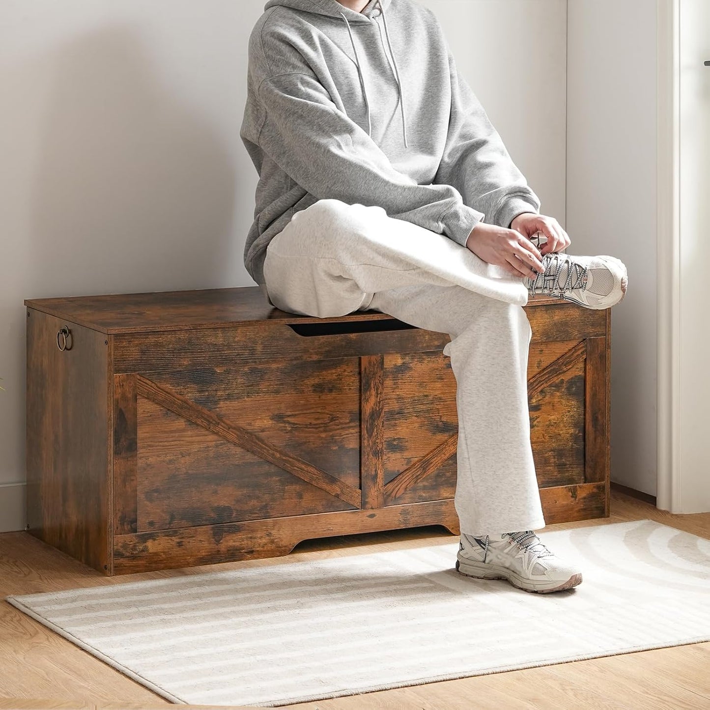 HOOBRO 47.2” Storage Chest, Retro Wooden Storage Bench with U-Shaped Cut-Out Pull, Toy Chest with Safety Hinge, Supports 220 lb and Easy Assembly for Toy Box Organizer (Rustic Brown) BF773CW01