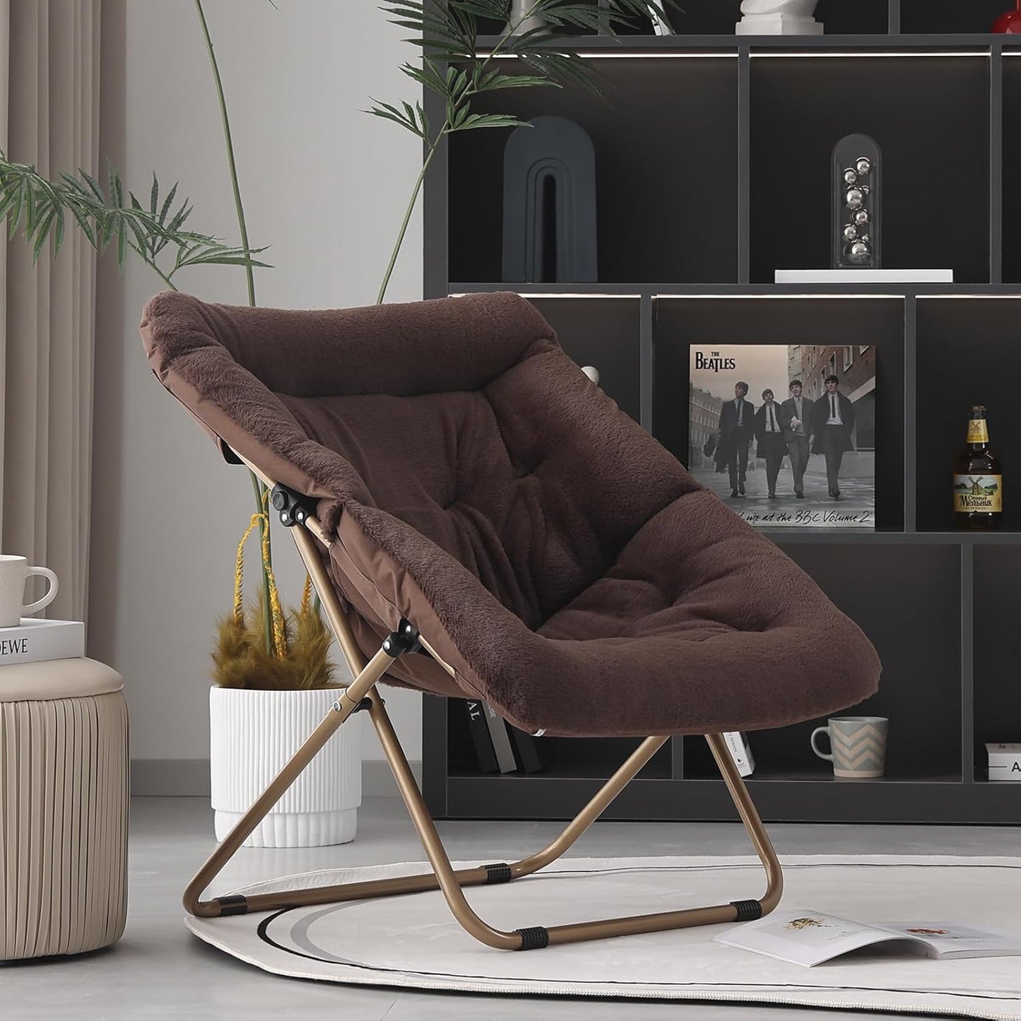 Saucer Chair, Comfy Bedroom Chairs, Oversized Folding Faux Fur Chair, Foldable Metal Frame Chair for Bedroom, Living Room, Balcony, Patio, Study, Playroom (Coffee)