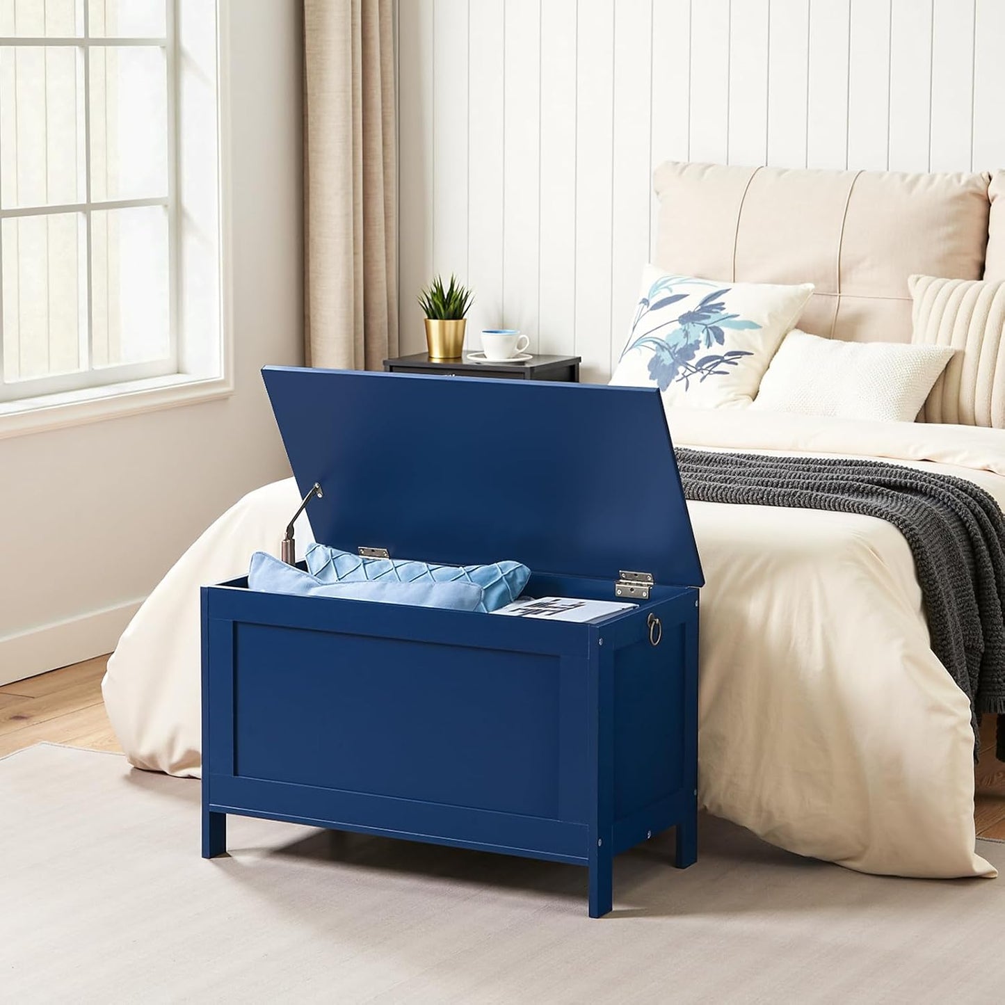 HOOBRO Toy Box, Retro Wooden Look Storage Chest with Safety Hinge, Entryway Storage Bench Supports 220 lb, 29.9 x 15.7 x 18.9 Inches Toy Chest Organizer, Easy Assembly (Blue) BU75CW01G1