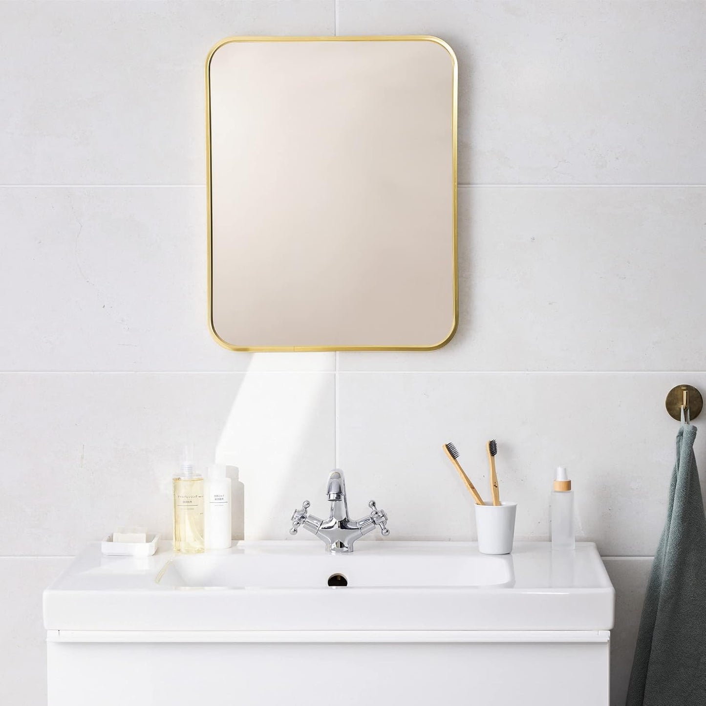 Navaris Rectangular Wall Mirror - 40 x 50 cm (16 x 20 in) Wall-Mounted Mirror with Gold Metal Frame - for Living Room Bedroom Bathroom - Horizontal or Vertical