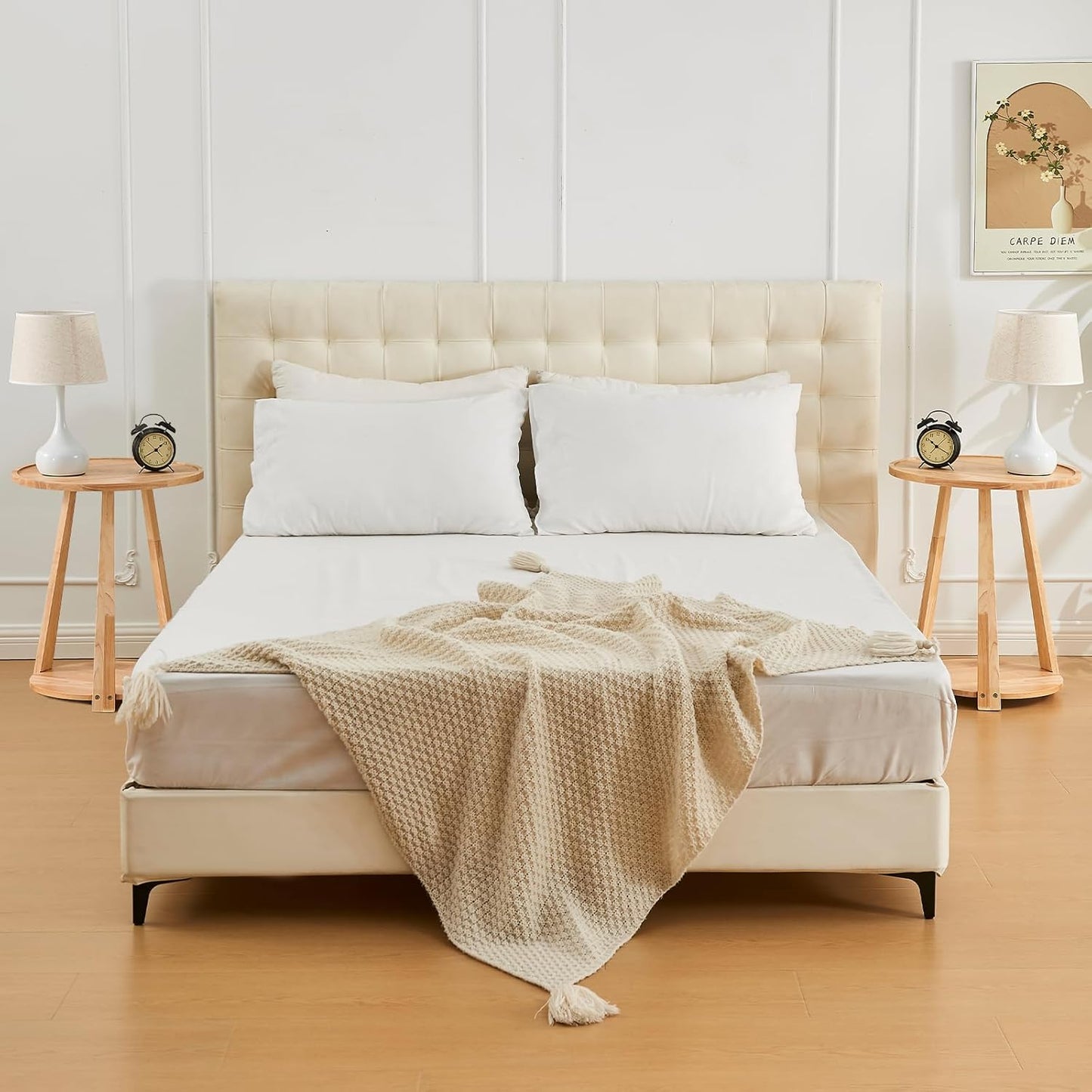 Uniclinens Round End Table, Solid Wood Round Side Coffee Table, Small Bedside Nightstand for Living Room Bedroom, Natural