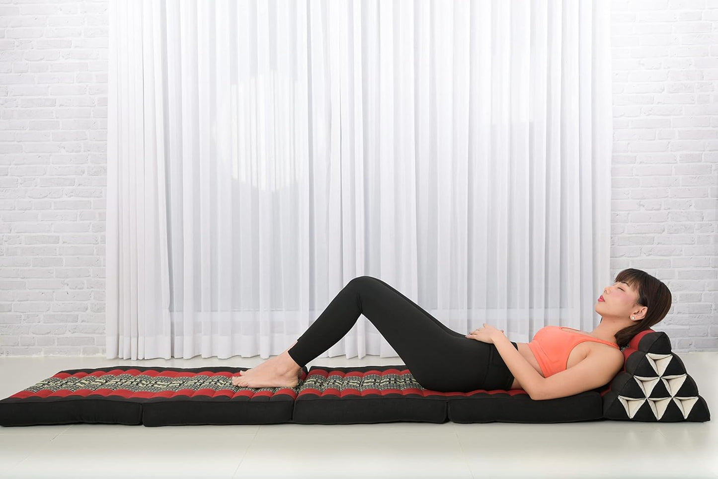 Leewadee Comfortable Japanese Floor Mattress - Thai Floor Bed with Triangle Cushion - Futon Mattress - XL Extra Long Thai Massage Mat, 89 x 20 inches, Black Red, Kapok Filling