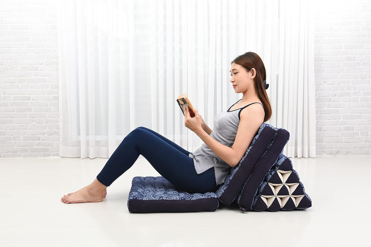 Leewadee - Comfortable Japanese Floor Mattress - Thai Floor Bed with Triangle Cushion - Futon Mattress - Thai Massage Mat, 67 x 21 inches, Blue White, Kapok Filling