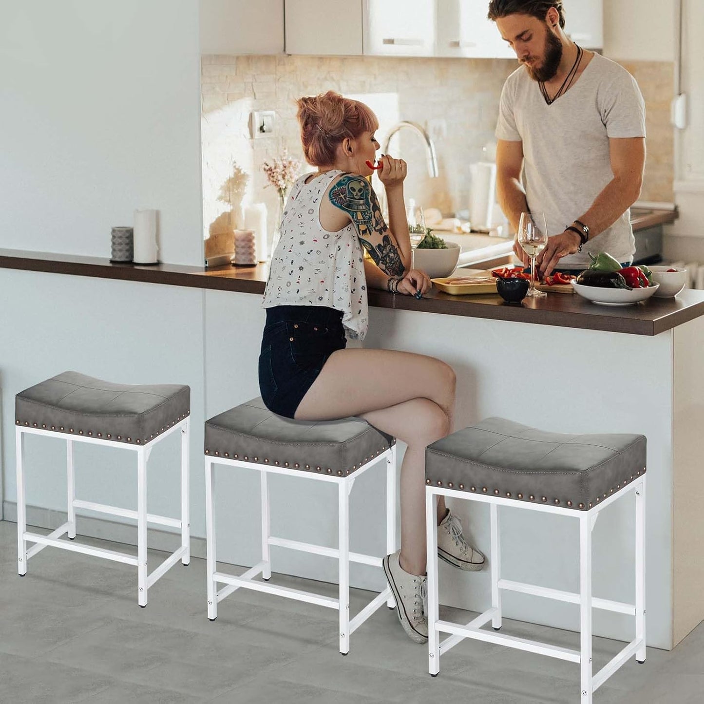 Bar Stools Set of 4, 24" Counter Height Bar Stools Set of 4 with Thick Saddle Cushion and Barstools Metal Frame, Modern Backless Saddle Counter Stools for Kitchen Island Bar Grey+White