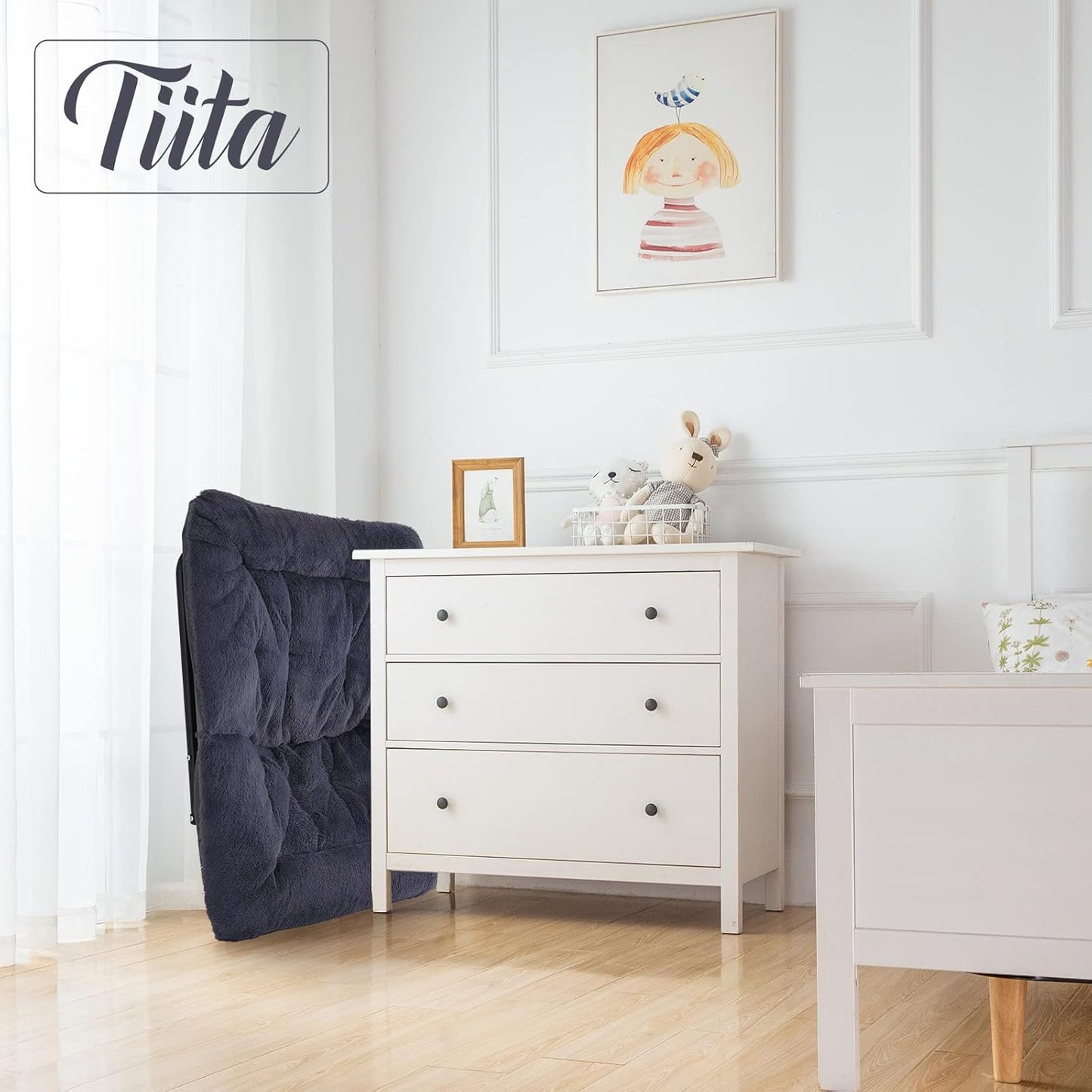 Tiita Comfy Folded Chair, Soft Faux Fur Oversized Folding Accent Chair, Lounge Lazy Chair for Kids Teens Adults, Metal Frame Moon Chair for Bedroom, Living Room, Dorm Rooms