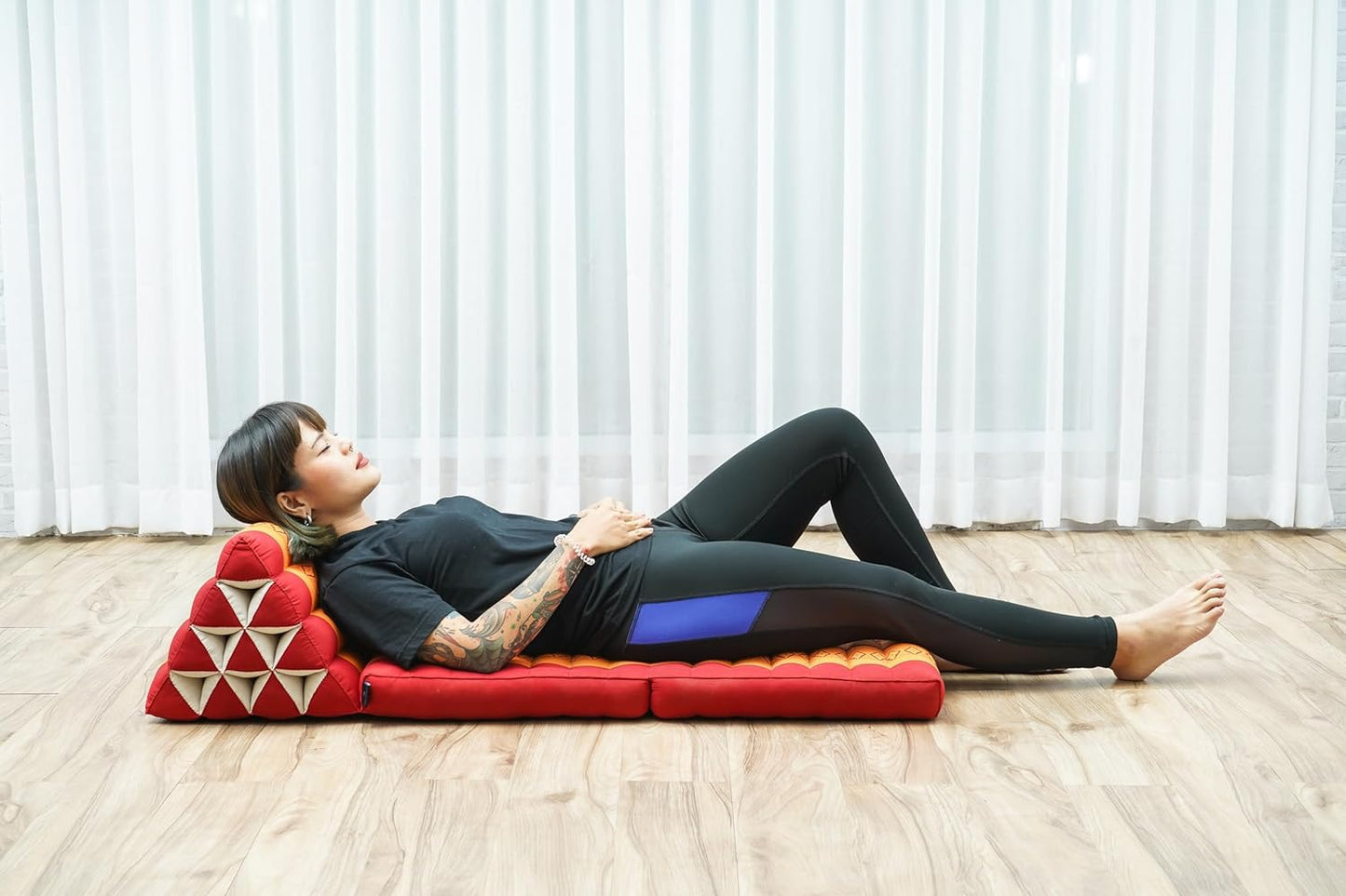 LEEWADEE 2-Fold Mat with Triangle Cushion – Comfortable TV Pillow, Foldable Mattress with Cushion Made of Eco-Friendly Kapok, 45 x 20 inches, Orange red