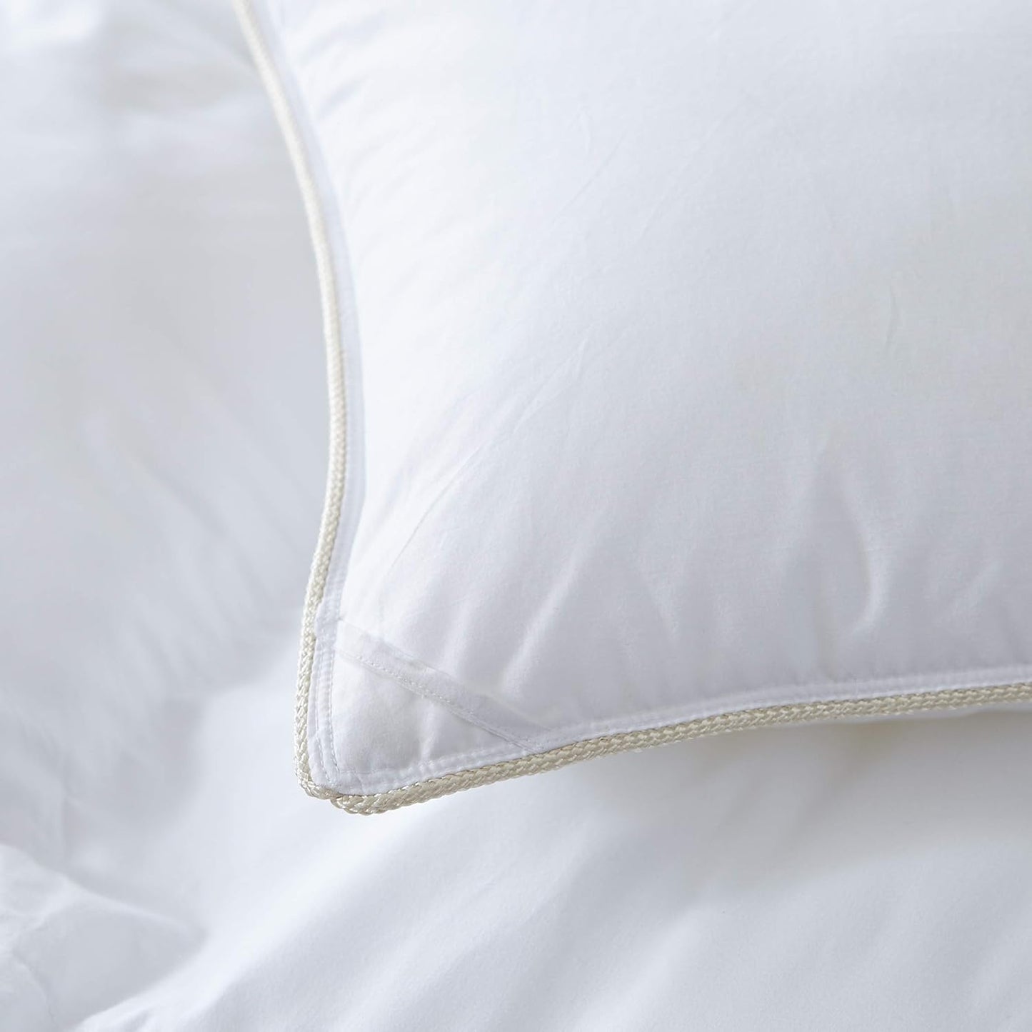 Luxurious All-Season Goose Down Feather Fiber Comforter Queen Size Duvet Insert, Premium White Solid Plain Design, Premium Baffle Box, 100% Egyptian Cotton, 70 oz Fill Weight