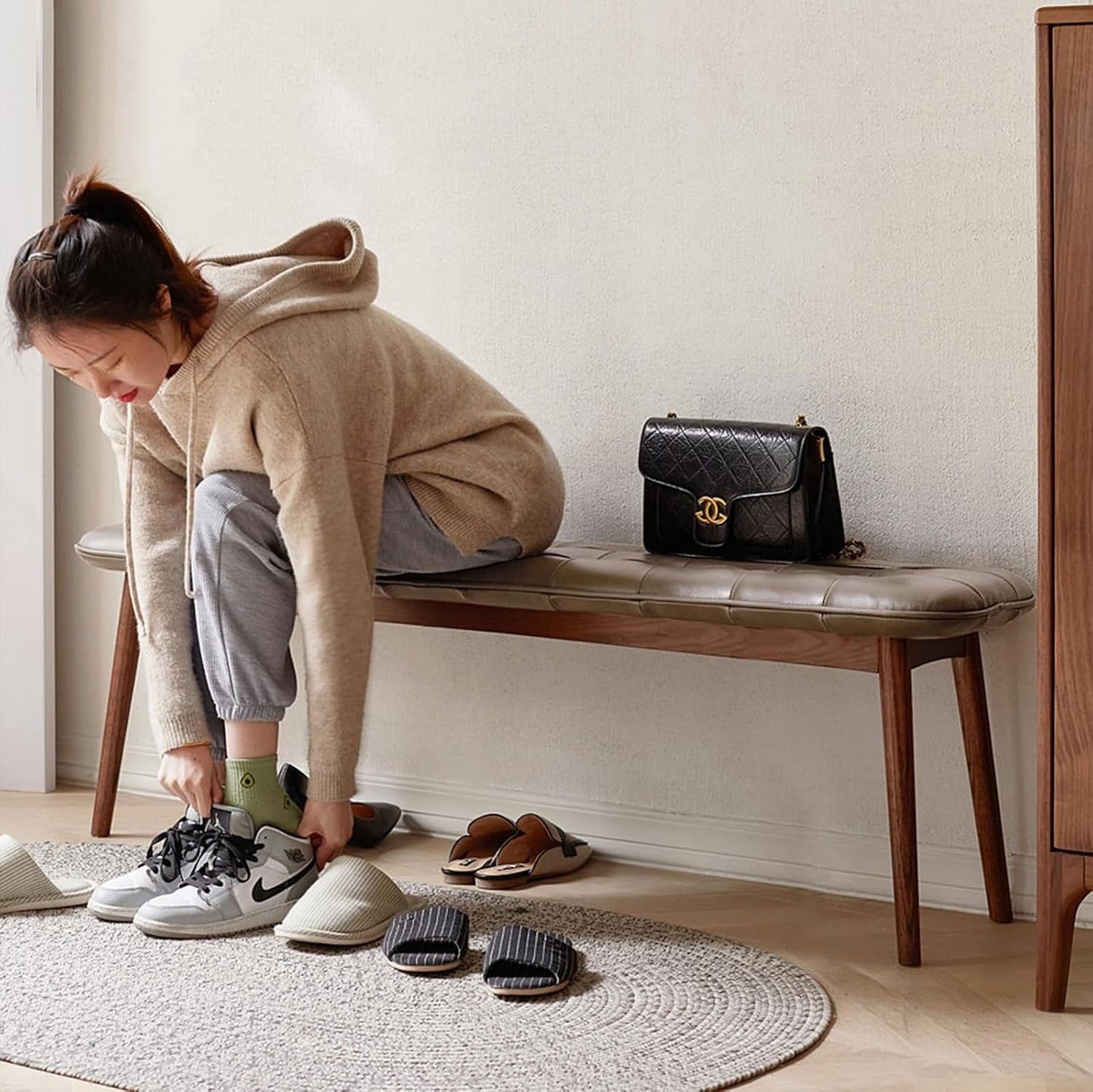 Upholstered Bench, 51.18 in Natural Oak Wood for Dining Table Bench for Living Room with Leather Cushion, End of Bed Footrest Stool Brown