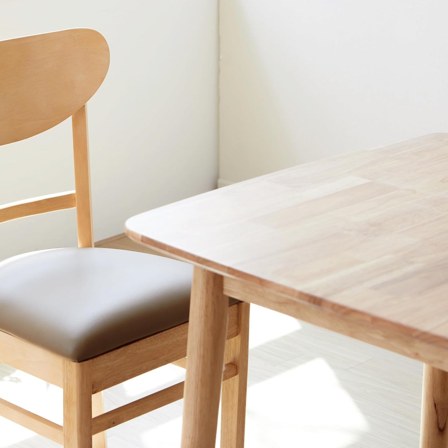 Livinia Aslan 29.5" Malaysian Oak Square Wooden Dining Table/Small Solid Wood Kitchen Desk (Natural Oak)