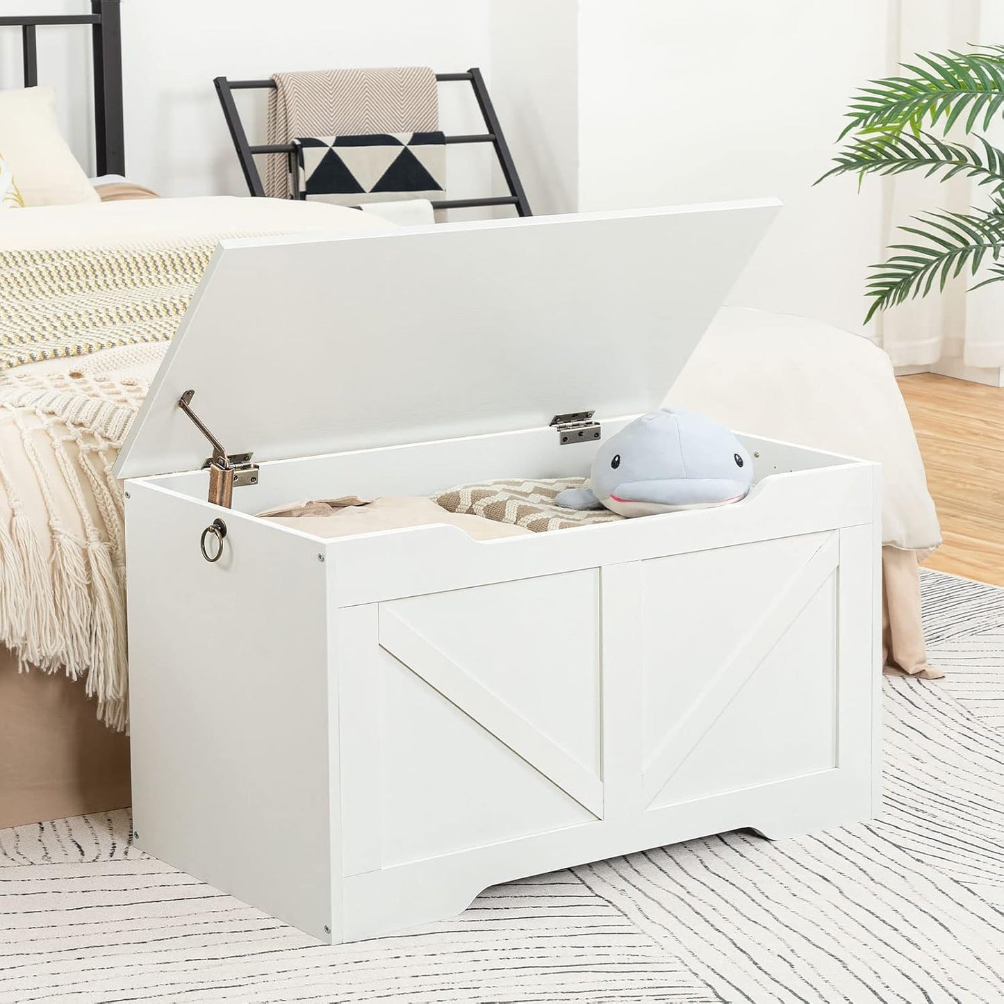 HOOBRO Storage Bench, 29.5” Retro Wooden Storage Chest with U-Shaped Cut-Out Pull, Safety Hinge, Supports 220 lb and Easy Assembly for Toy Box Organizer (White) WT77CW01