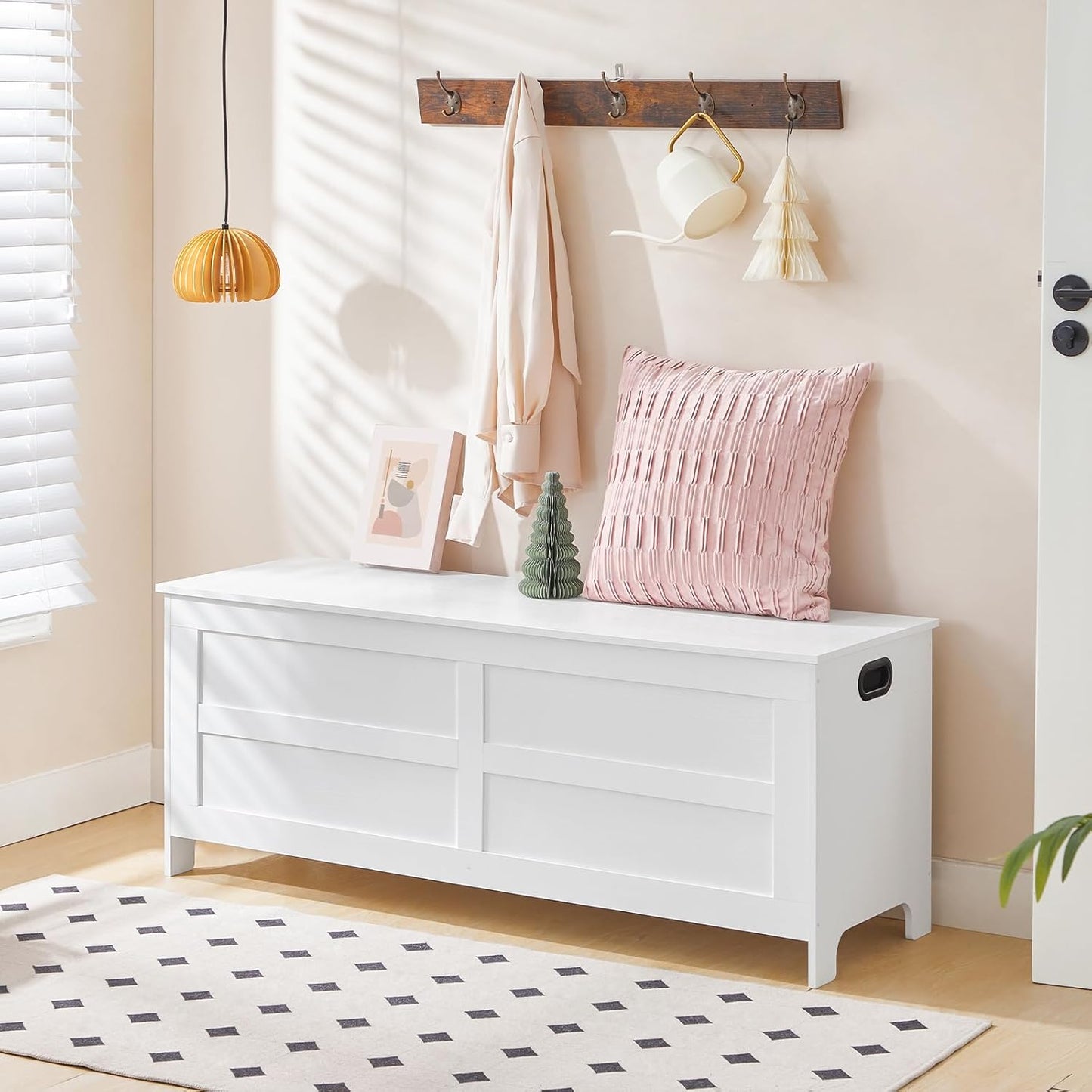 Storage Chest, 47.2” Large Toy Chest, Entryway Storage Trunk, Storage Bench with Safety Hinge, Entrance Bench for Living Room, Entrance, Bedroom, White SCWT48901