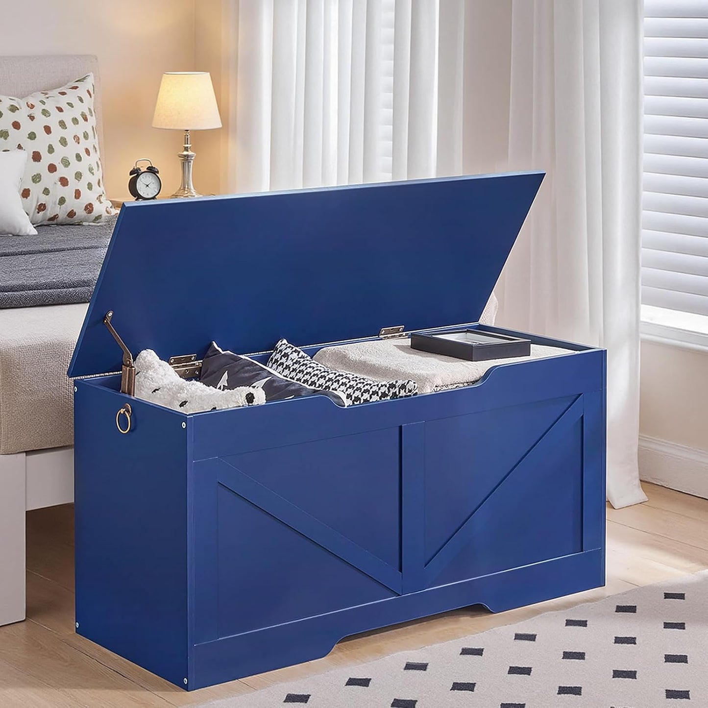 HOOBRO Storage Bench, 39.4" Retro Wooden Storage Chest with U-Shaped Cut-Out Pull, Safety Hinge, Supports 220 lb and Easy Assembly for Toy Box Organizer (Blue) BU771CW01