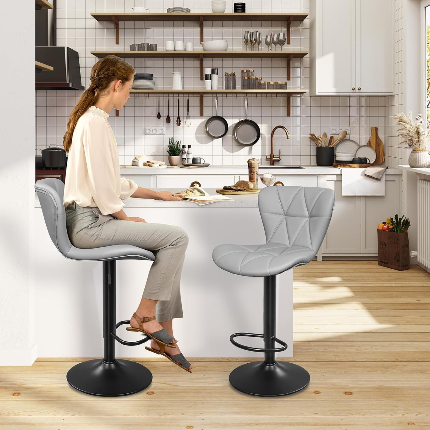 Bar Stools Set of 2, Adjustable Swivel Bar Chairs with Shell Back, PU Leather Counter Height Bar Stools for Kitchen lsland, Light Grey