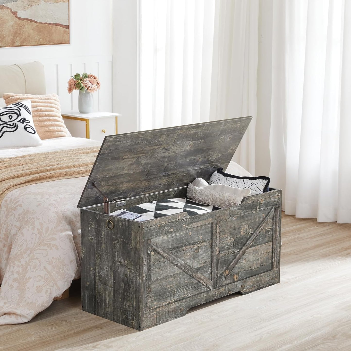 HOOBRO Storage Bench, 39.4” Retro Wooden Storage Chest with U-Shaped Cut-Out Pull, Safety Hinge, Supports 220 lb and Easy Assembly for Toy Box Organizer (Vintage Gray) VP771CW01