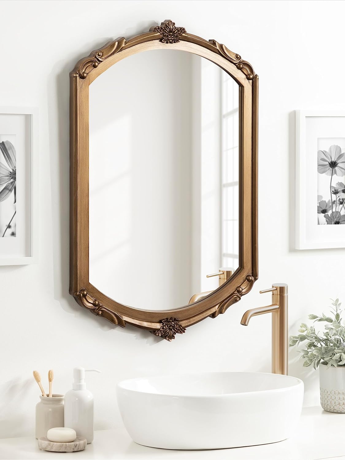 Kate and Laurel Berkshire Vintage Arched Wall Mirror, 24 x 36, Gold, Antique Ornate Arch Capsule Mirror with Detailed Frame Accenting and Classic Finish