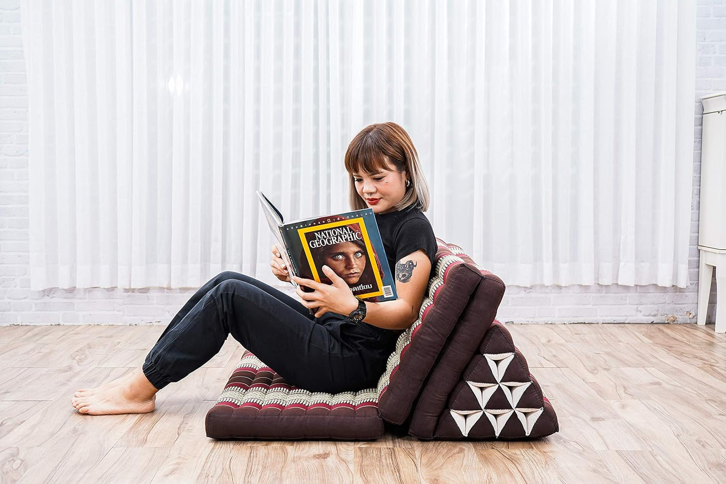 Leewadee 3-Fold Mat XXL with Triangle Cushion – Firm TV Pillow, Foldable Mattress with Cushion Made of Kapok, 67 x 31 inches, Brown Red