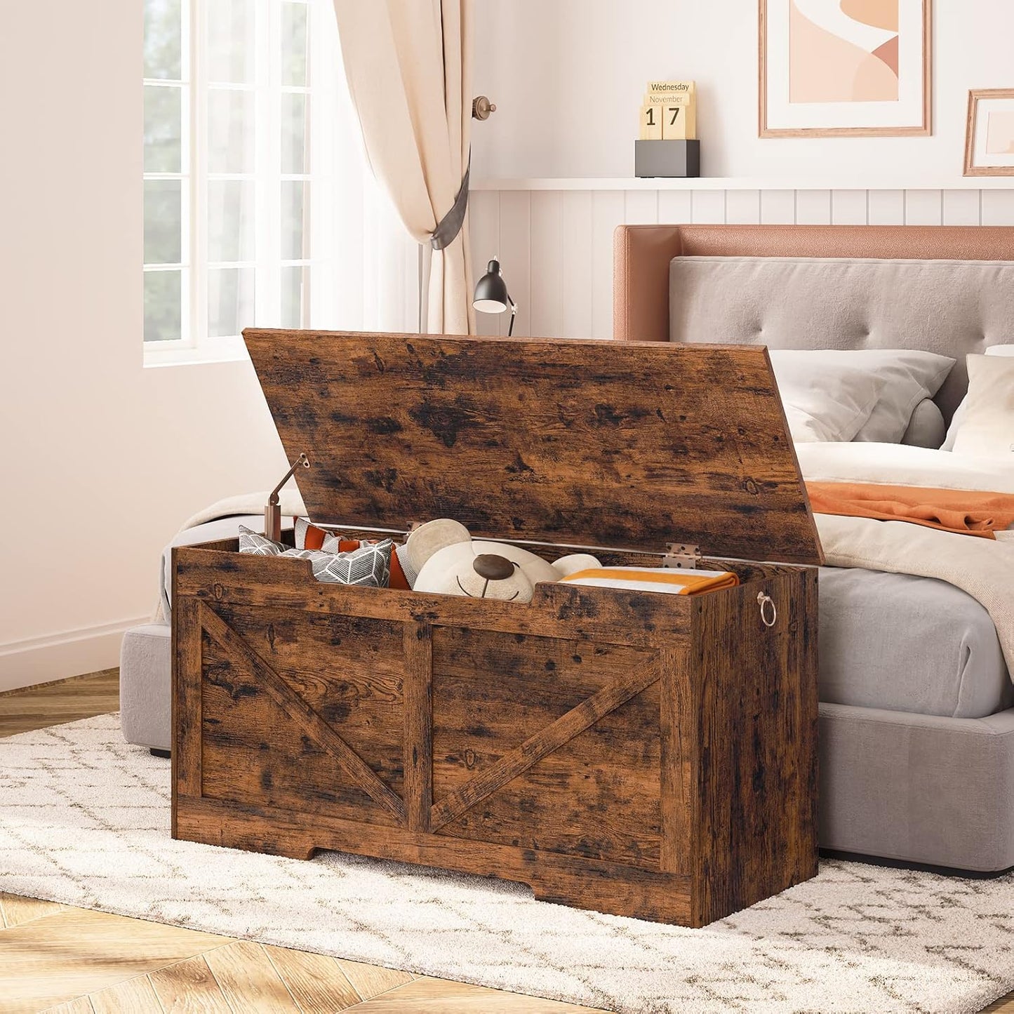 HOOBRO Storage Bench, 39.4” Retro Wooden Storage Chest with U-Shaped Cut-Out Pull, Safety Hinge, Supports 220 lb and Easy Assembly for Toy Box Organizer (Rustic Brown) BF771CW01