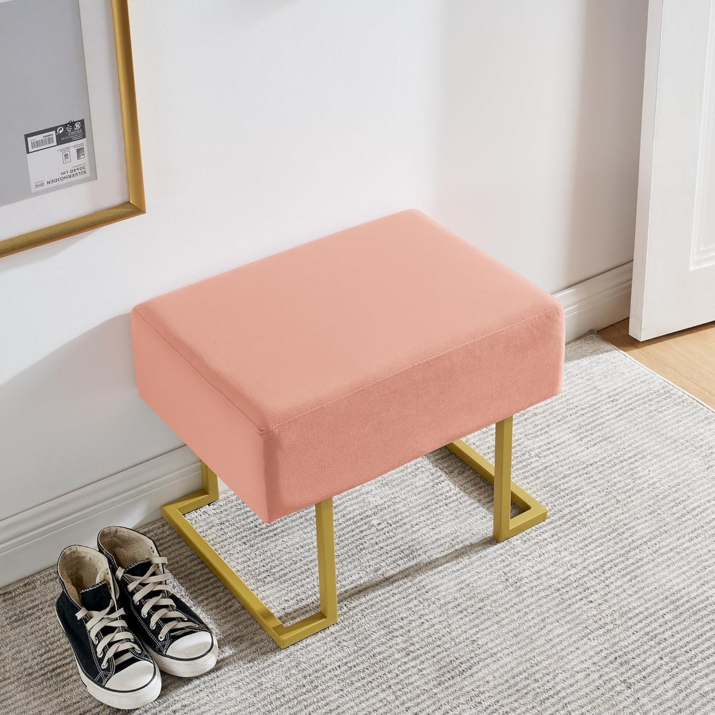 Modern Style Bedroom Single Seat Bench, Cushioned Bed end Stool, Living Room Sofa Stool, Footstool with Golden Iron Legs, Suitable for Bedroom and Living Room (Pink, 21.65"x15.74"X16.53")