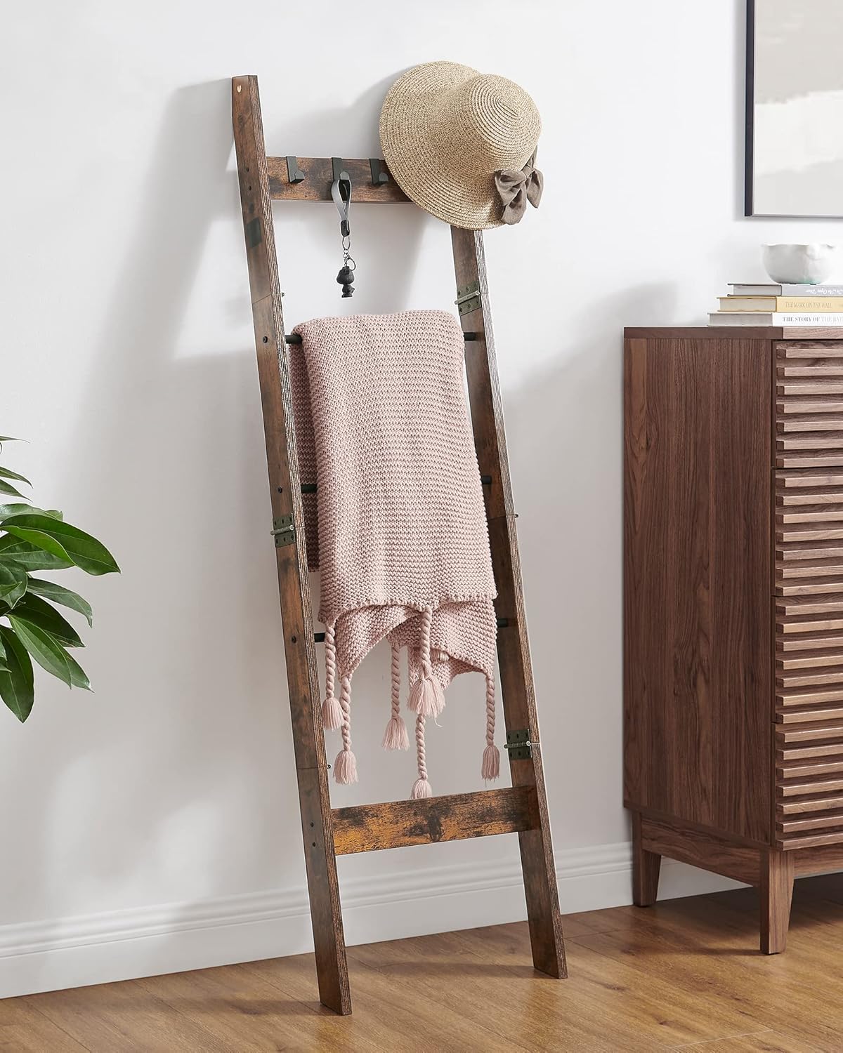 Blanket Ladder for Living Room, Decorative Quilt Rack with 4 Removable Hooks, 5-Tier Farmhouse Ladder Holder Shelf Organizer for Bedroom, Rustic Brown and Black 02101BBR