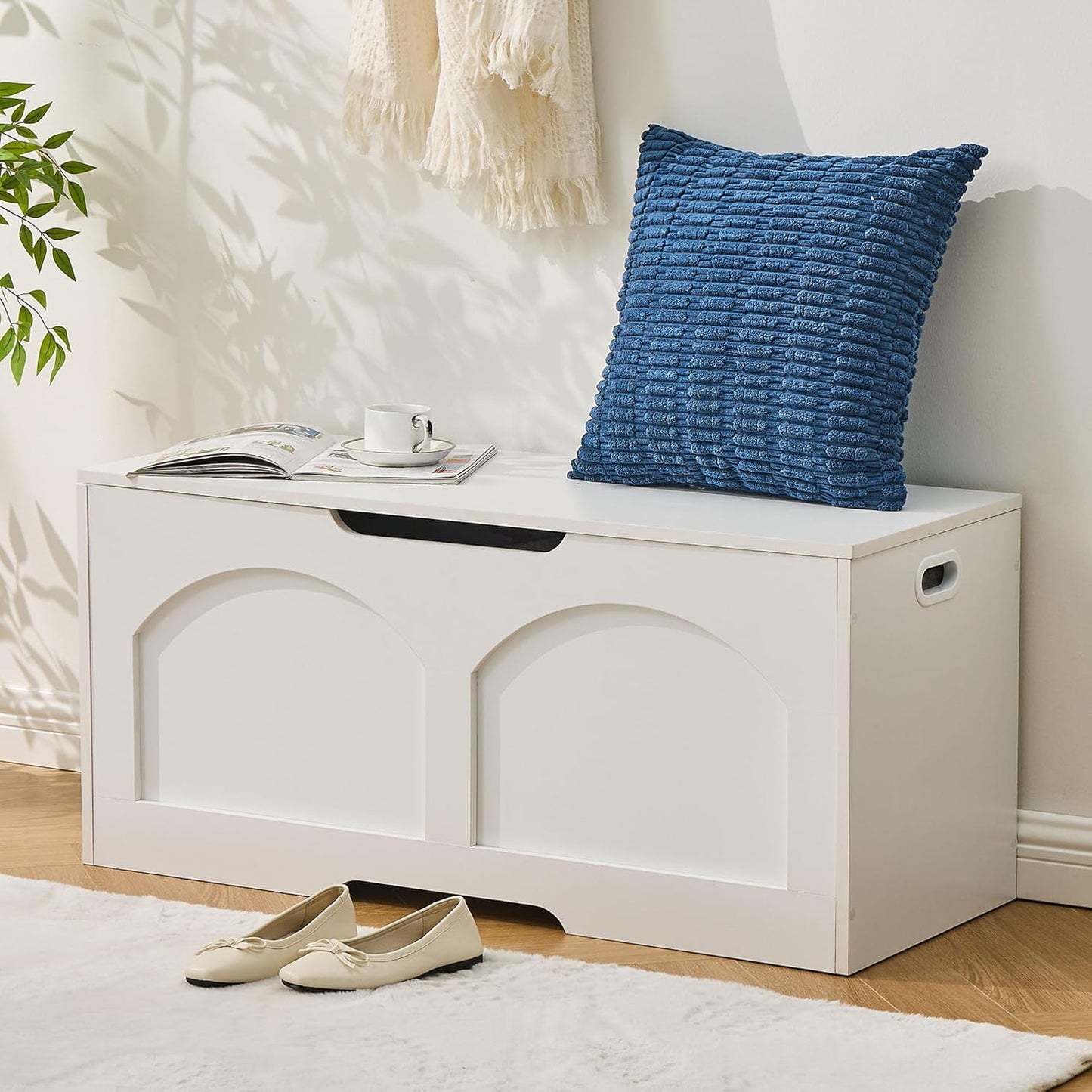 Storage Chest, 31.5" Wooden Storage Trunk Bench, Entryway Bench, Storage Box, Toy Chest with Lift Top, U-Shaped Opening, Easy Assembly, 31.5" x 15.7" x 18.3" Toy Box Chest Organizer Bench, Ivory White