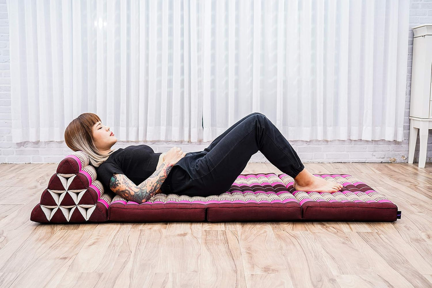 Leewadee 3-Fold Mat XXL with Triangle Cushion – Firm TV Pillow, Foldable Mattress with Cushion Made of Kapok, 67 x 31 inches, Auburn Pink