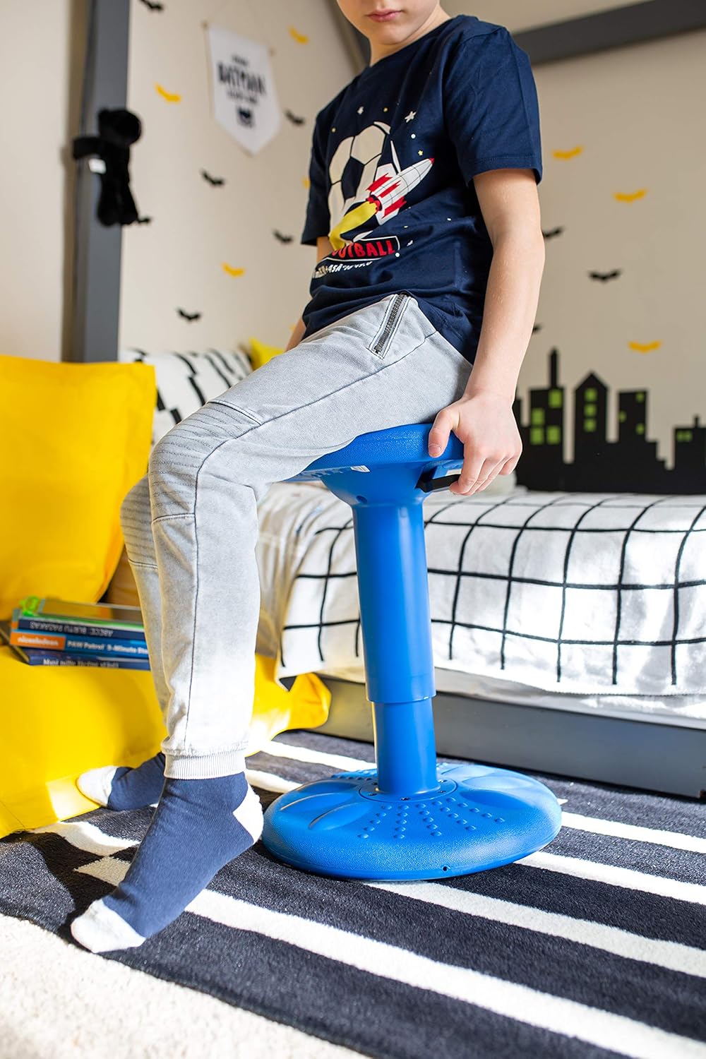 ActiveChairs Adjustable Wobble Chair, Flexible Classroom Seating improves Focus, Posture & Helps ADHD/ADD. Classroom Stools, Active Wobble Chairs, Adjusts from 16.65" to 23.75" Ages 13-18 Blue