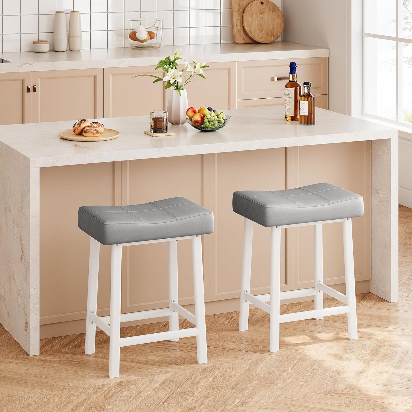 GarveeHome Counter Height Bar Stools Set of 2, 24 Inch Barstools for Kitchen Island Counter, Upholstered Padded Barstools with Curved Surface, Easy Assembly, Grey