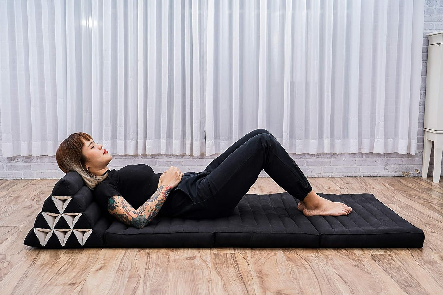 Leewadee 3-Fold Mat XXL with Triangle Cushion – Firm TV Pillow, Foldable Mattress with Cushion Made of Eco-Friendly Kapok, 67 x 31 inches, Black