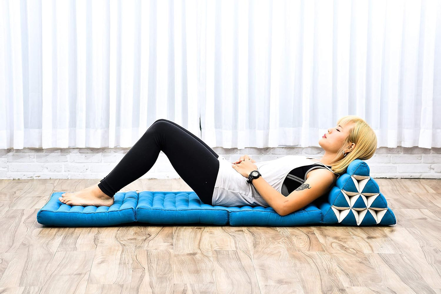 Leewadee 3-Fold Mat with Triangle Cushion – Comfortable TV Pillow, Foldable Mattress with Cushion Made of Eco-Friendly Kapok, 67 x 21 inches, Light Blue