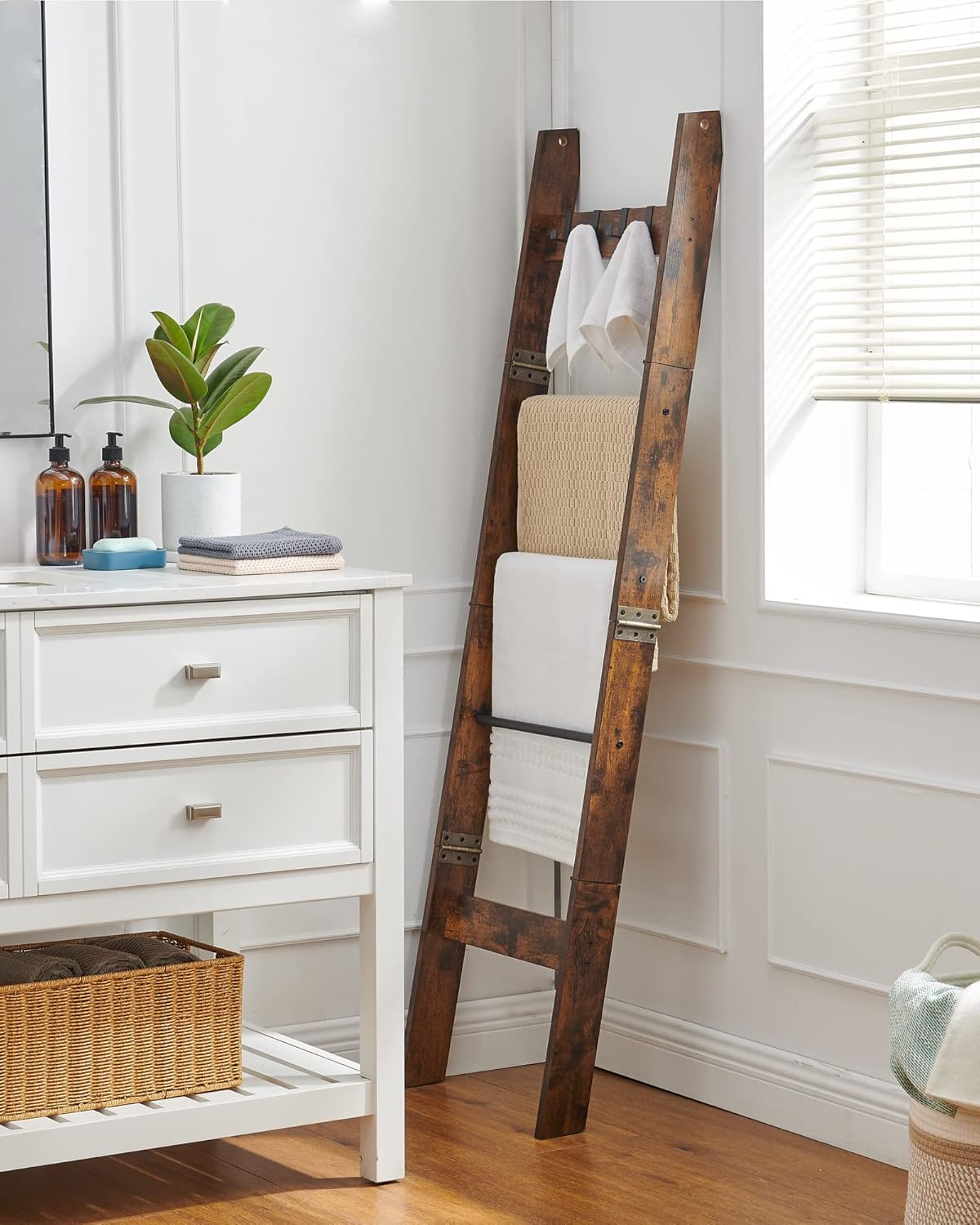 Blanket Ladder for Living Room, Decorative Quilt Rack with 4 Removable Hooks, 5-Tier Farmhouse Ladder Holder Shelf Organizer for Bedroom, Rustic Brown and Black 02101BBR