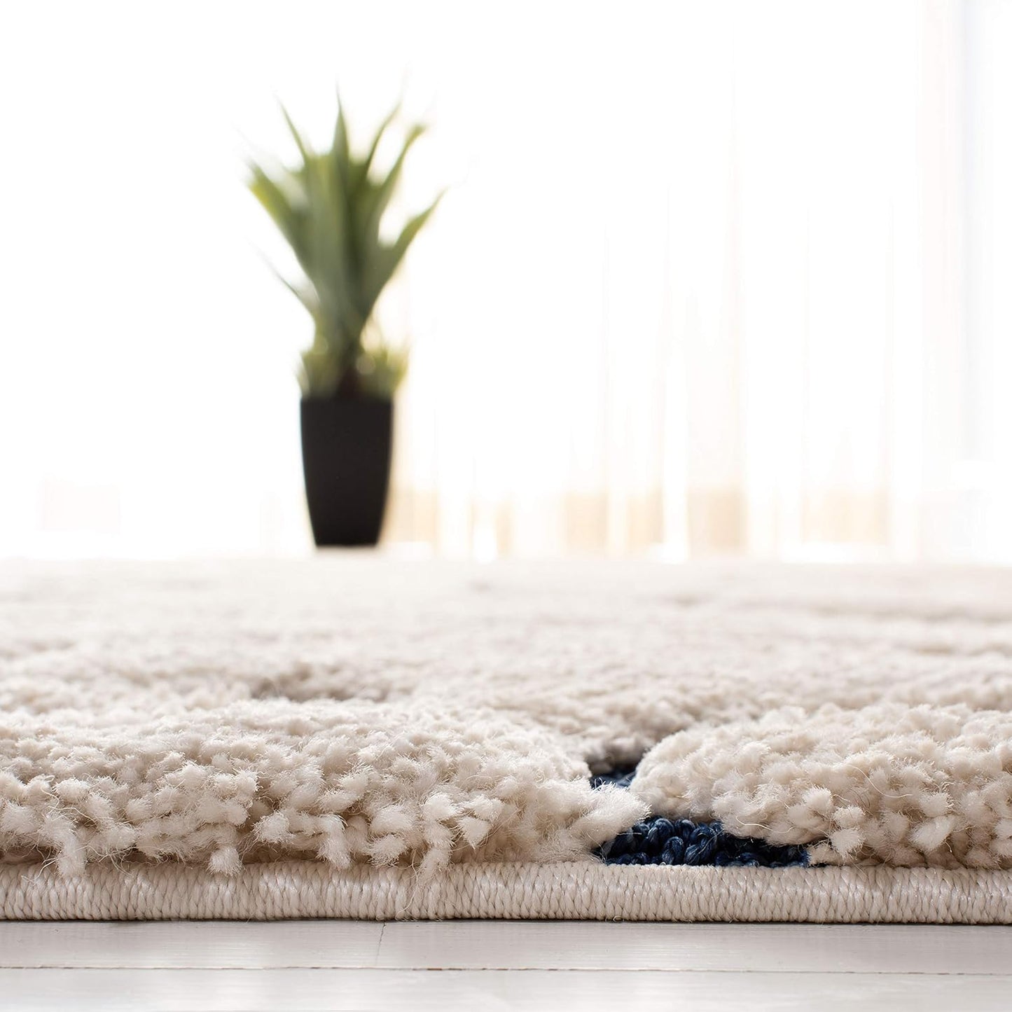 SAFAVIEH Florida Shag Collection Accent Rug - 2'3" x 5', Cream & Blue, Scroll Design, Non-Shedding & Easy Care, 1.2-inch Thick Ideal for High Traffic Areas in Foyer, Living Room, Bedroom (SG455-1165)