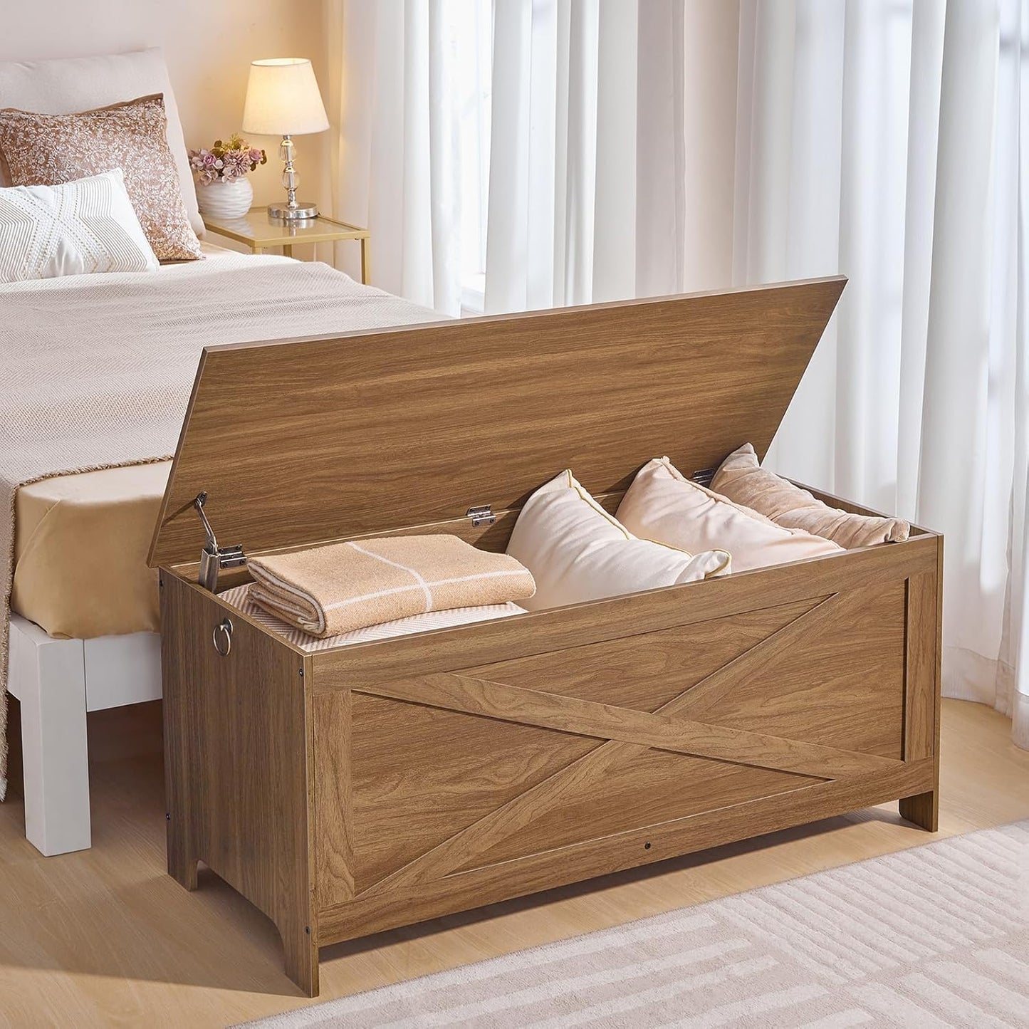 43.3" Toy Chest, Sturdy Entryway Storage Chest with Safety Hinges, Retro Toy Box, Wooden Look Accent Furniture for Living Room, Bedroom, Honey Brown SCOR48501